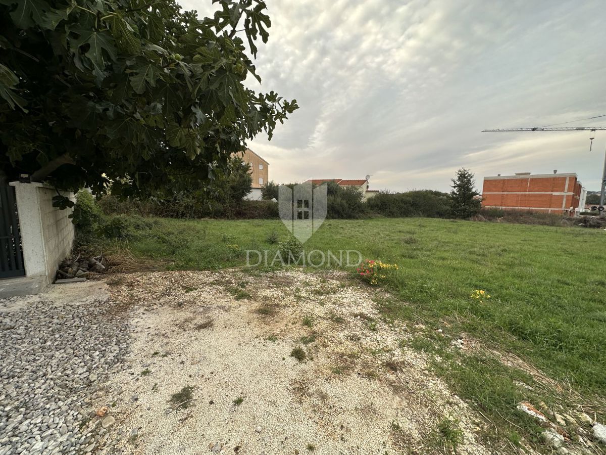 Pula, Veliko gradbeno zemljišče na odlični lokaciji