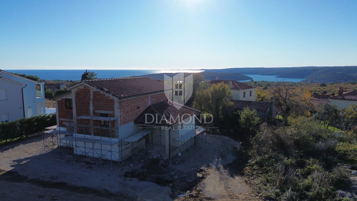 Labin, Rabac, novogradnja s pogledom na morje