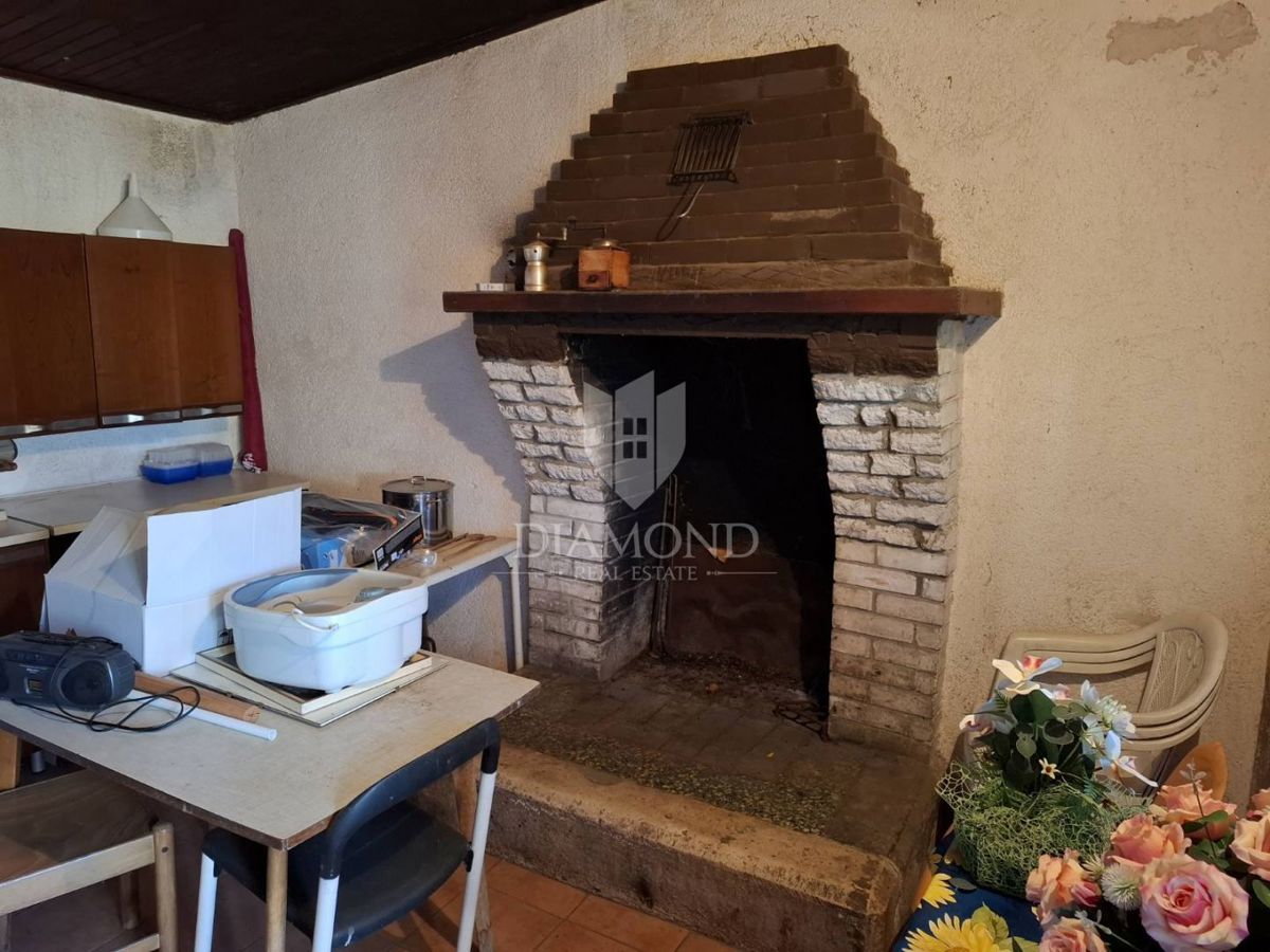 Lepa hiša z velikim vrtom v bližini Pule