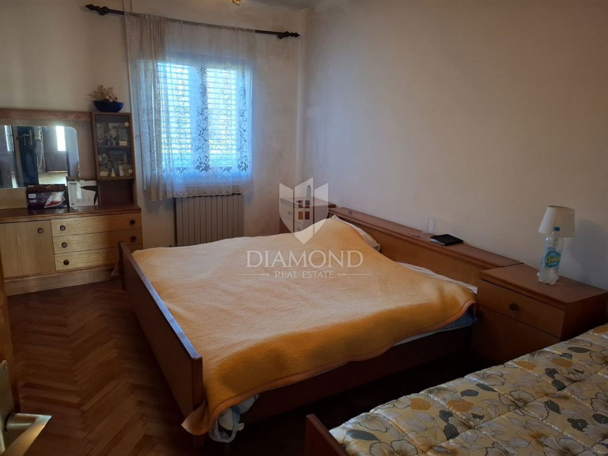 Lepa hiša z velikim vrtom v bližini Pule
