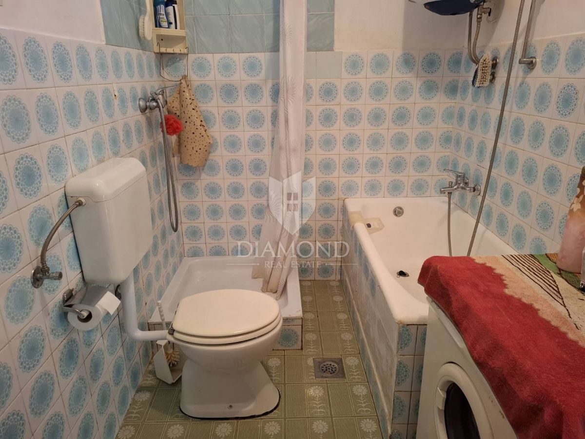 Lepa hiša z velikim vrtom v bližini Pule