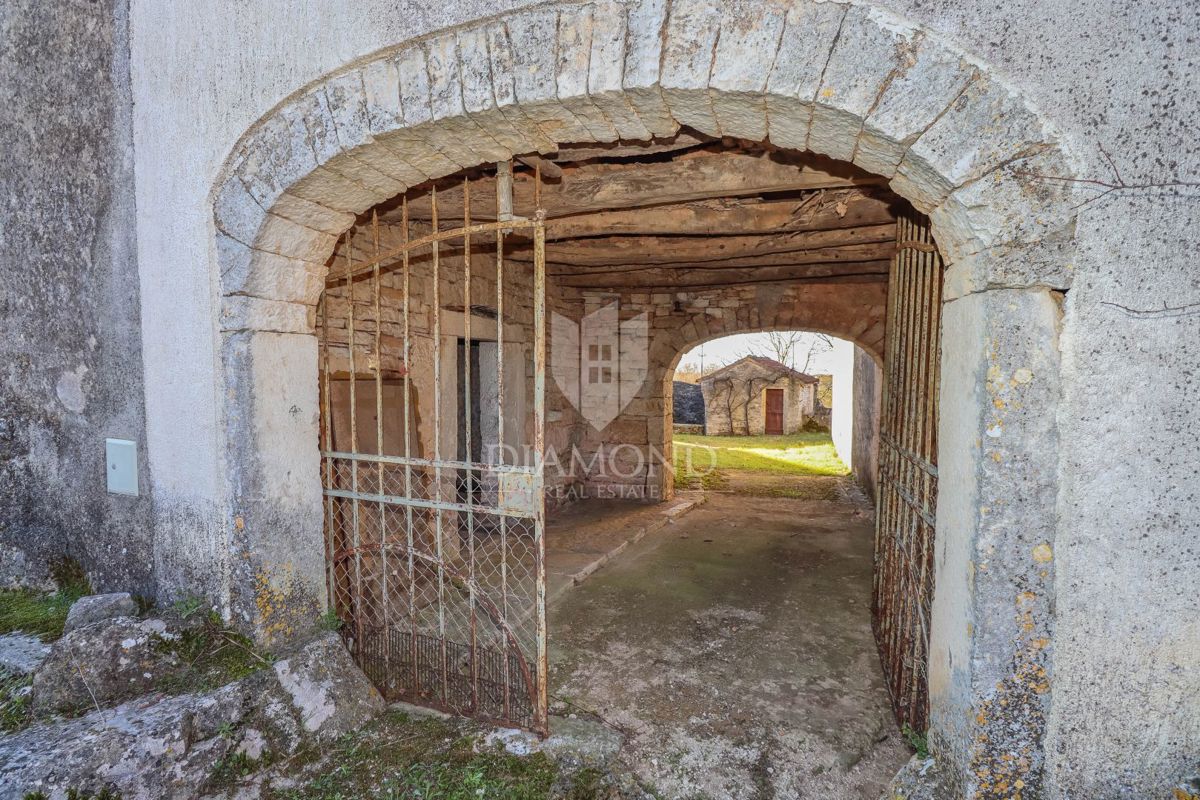 Osrednja Istra, čudovit kompleks hiš, ki izžarevajo zgodovino 