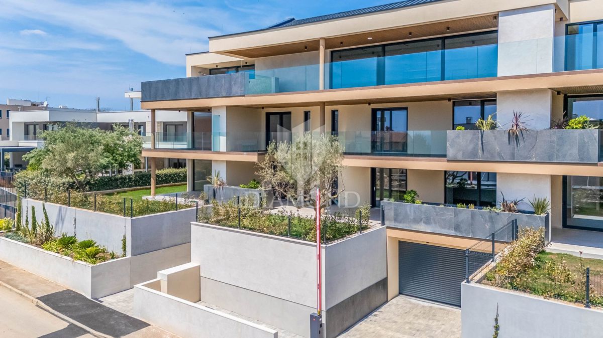 Novigrad, moderno stanovanje 95 m2 s 3 spalnicami in teraso!