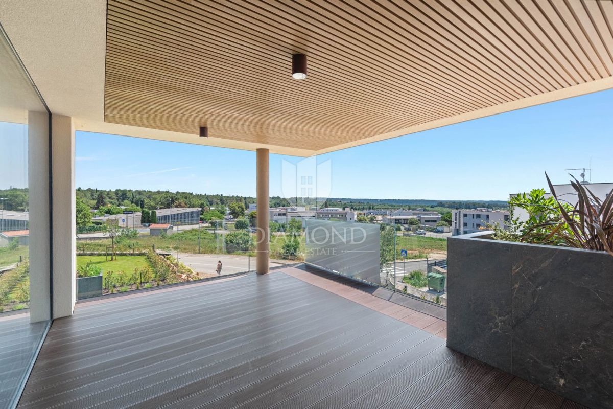 Novigrad, moderno stanovanje 95 m2 s 3 spalnicami in teraso!