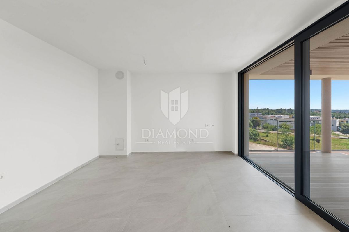 Novigrad, moderno stanovanje 95 m2 s 3 spalnicami in teraso!