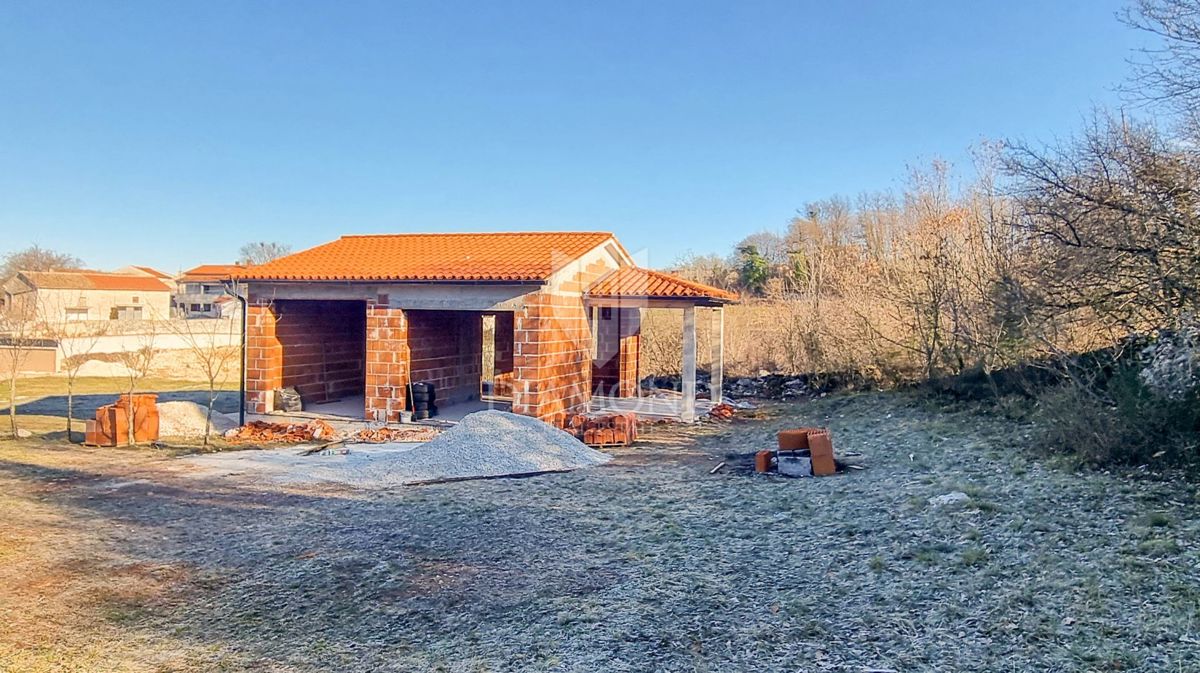 Lepa hiša v mirnem kraju blizu Svetvinčenta 