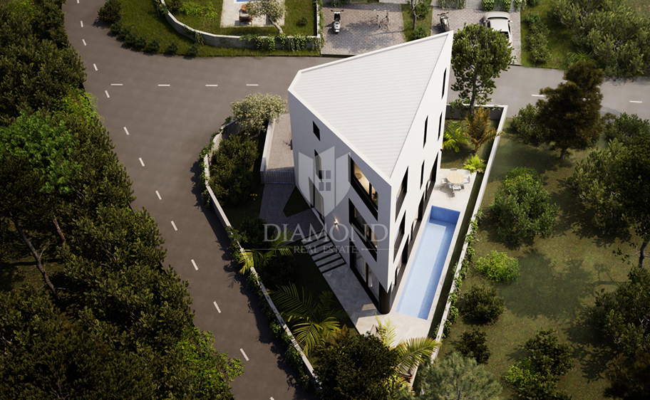 Poreč, Okolica – Moderna Vila v Projektu