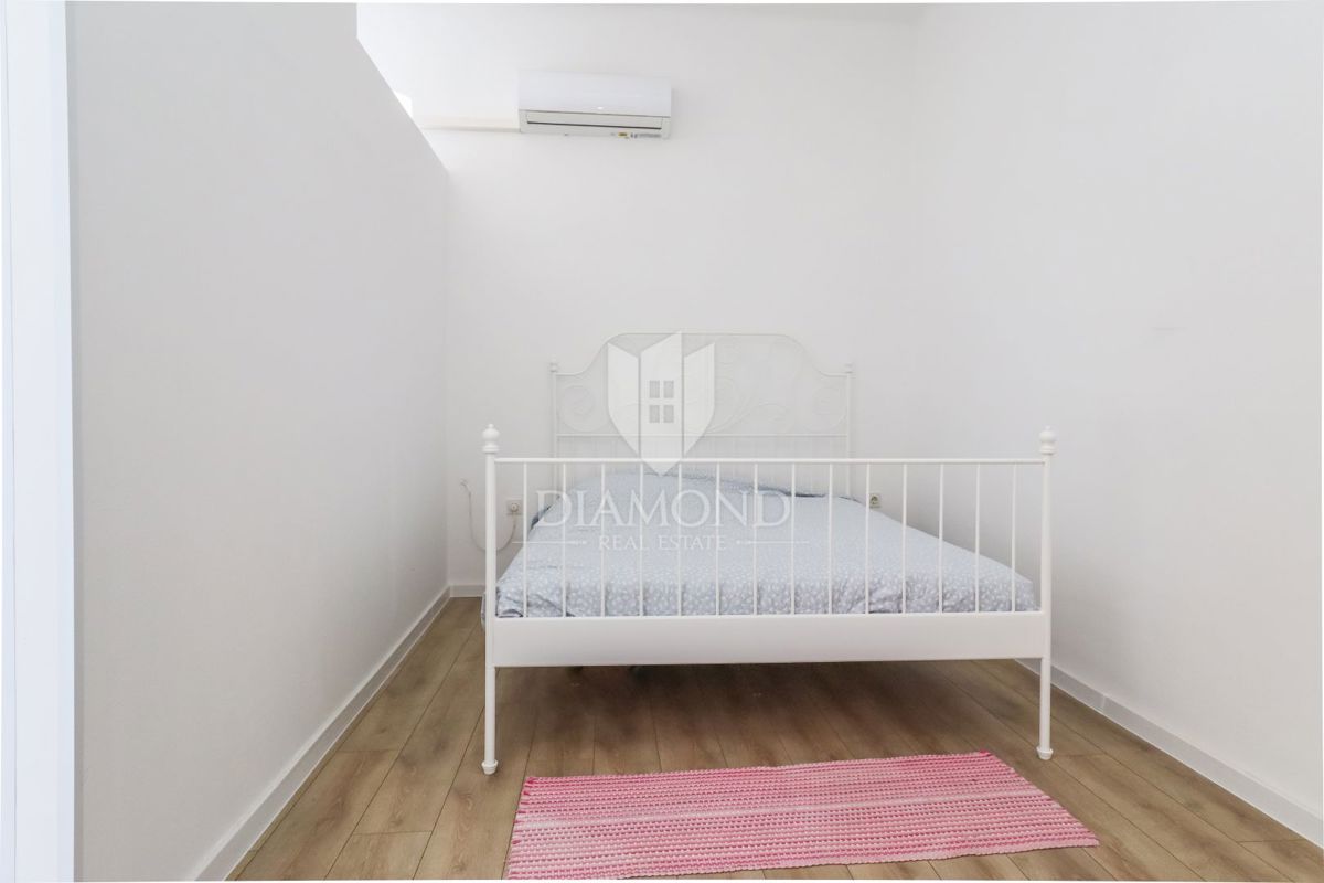 Lepo urejen apartma na Stoji, prva vrsta do morja
