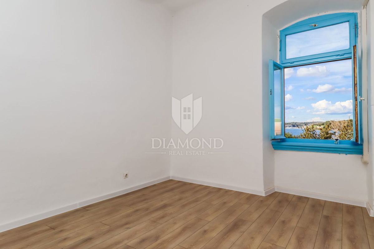 Lepo urejen apartma na Stoji, prva vrsta do morja