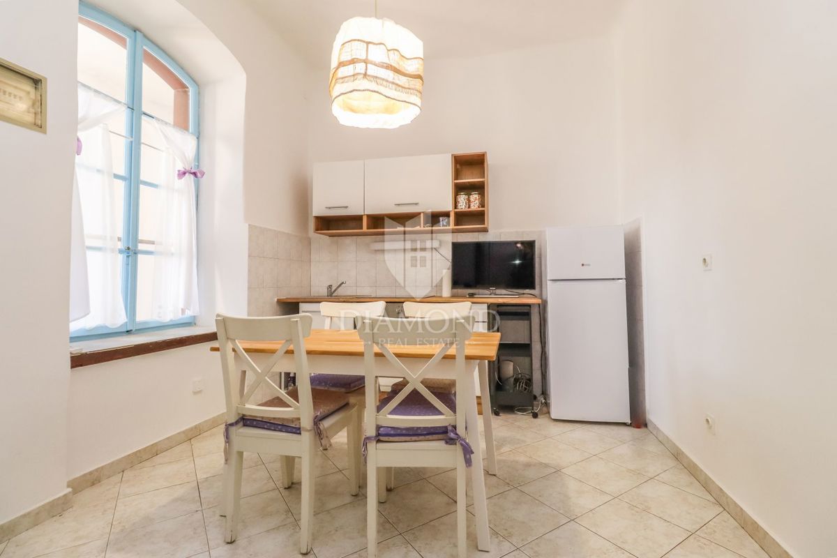 Lepo urejen apartma na Stoji, prva vrsta do morja