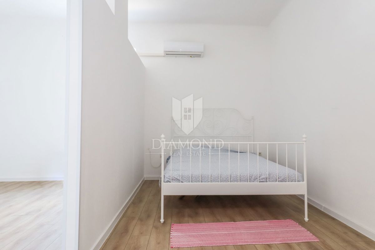 Lepo urejen apartma na Stoji, prva vrsta do morja