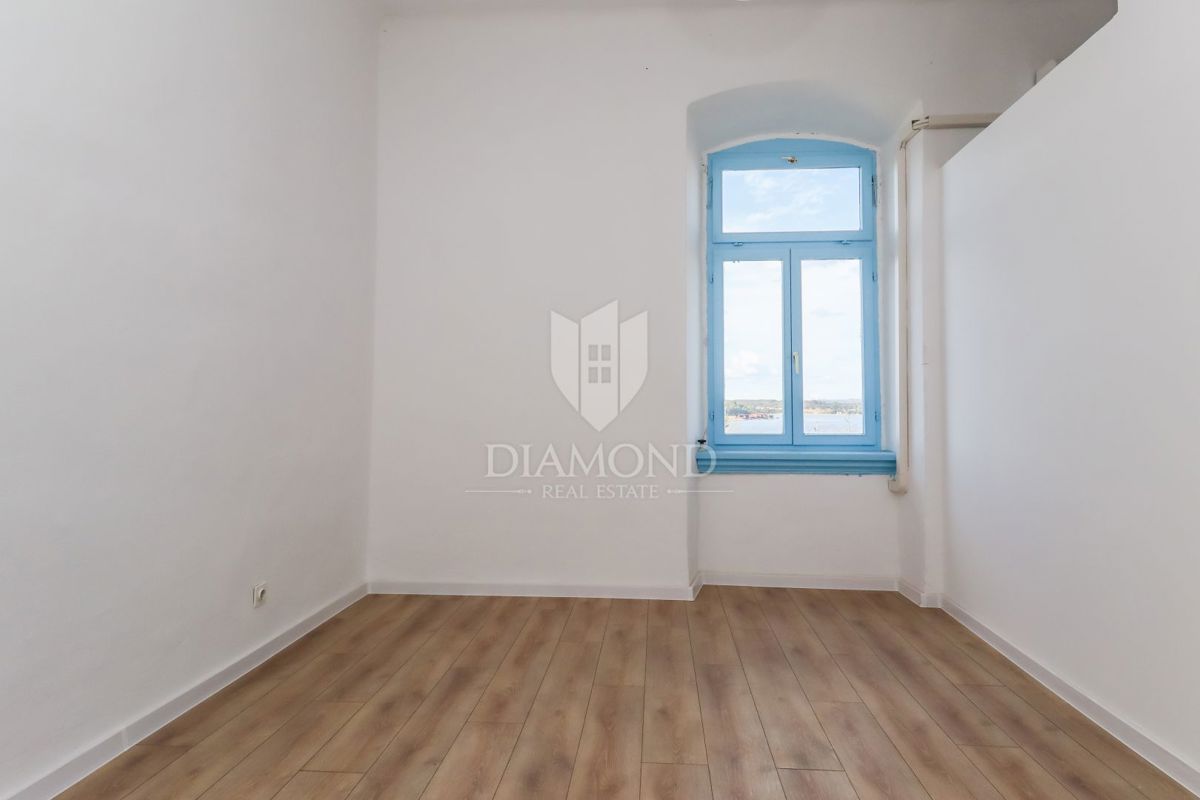 Lepo urejen apartma na Stoji, prva vrsta do morja