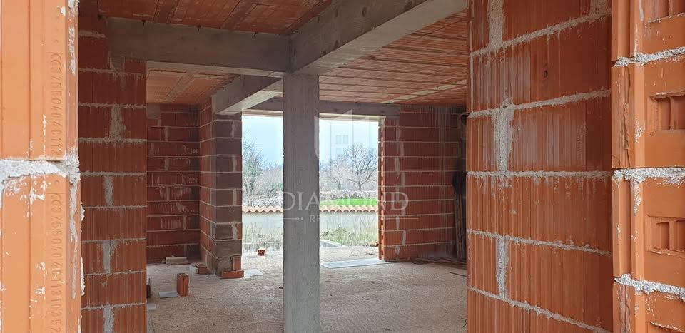 Hiša v gradnji na odlični lokaciji