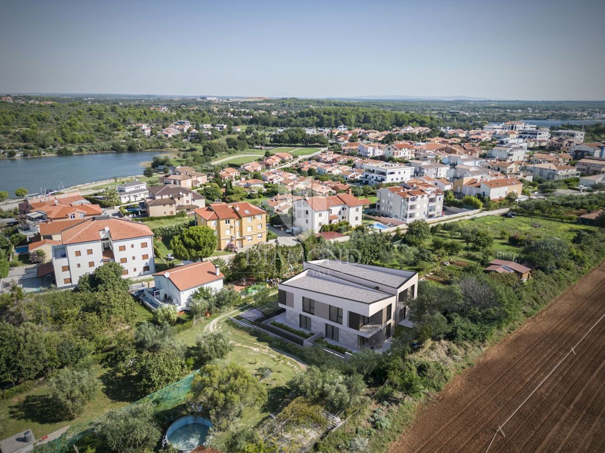 Novogradnja – stanovanje z vrtom blizu morja v okolici Medulina