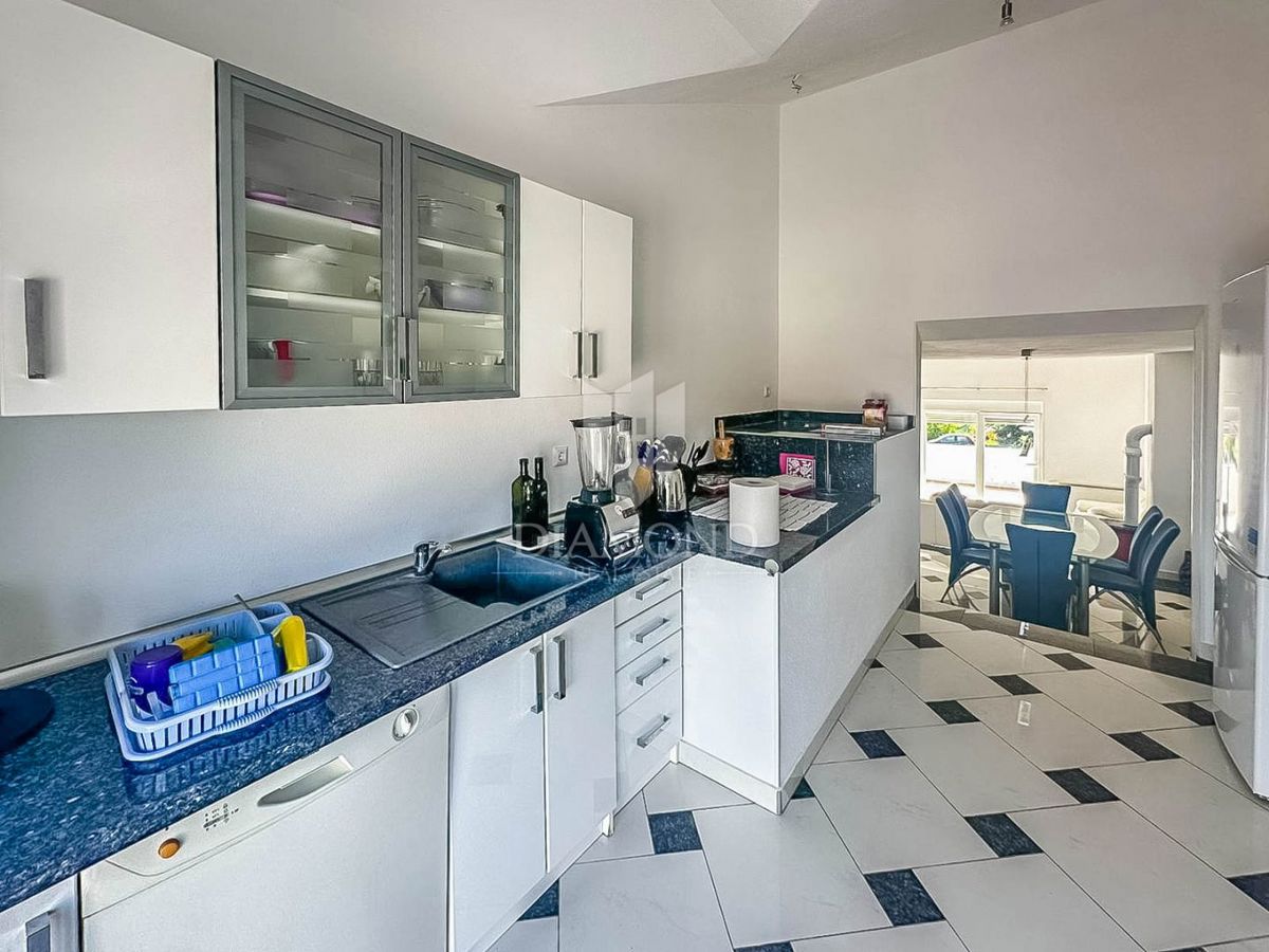  Novigrad, okolica, hiša s 6 apartmaji 350m od morja
