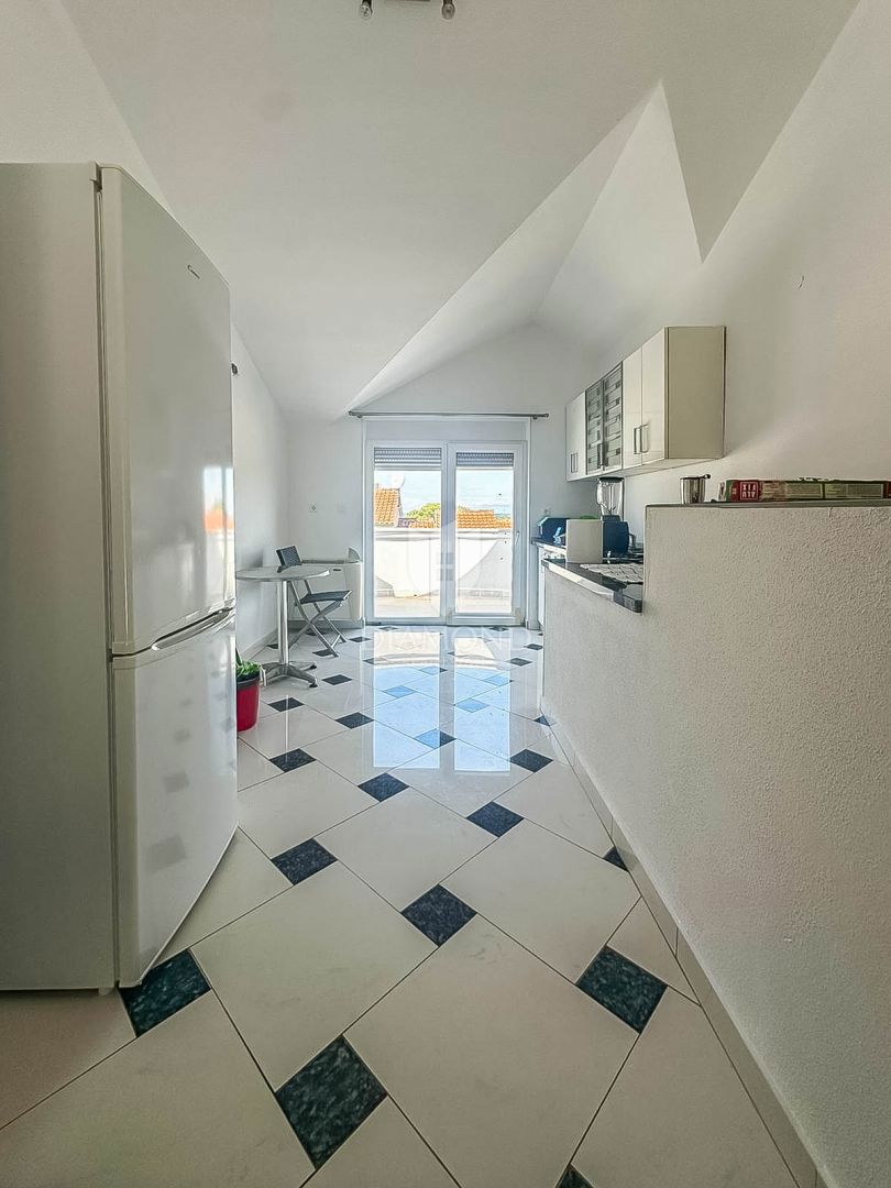  Novigrad, okolica, hiša s 6 apartmaji 350m od morja