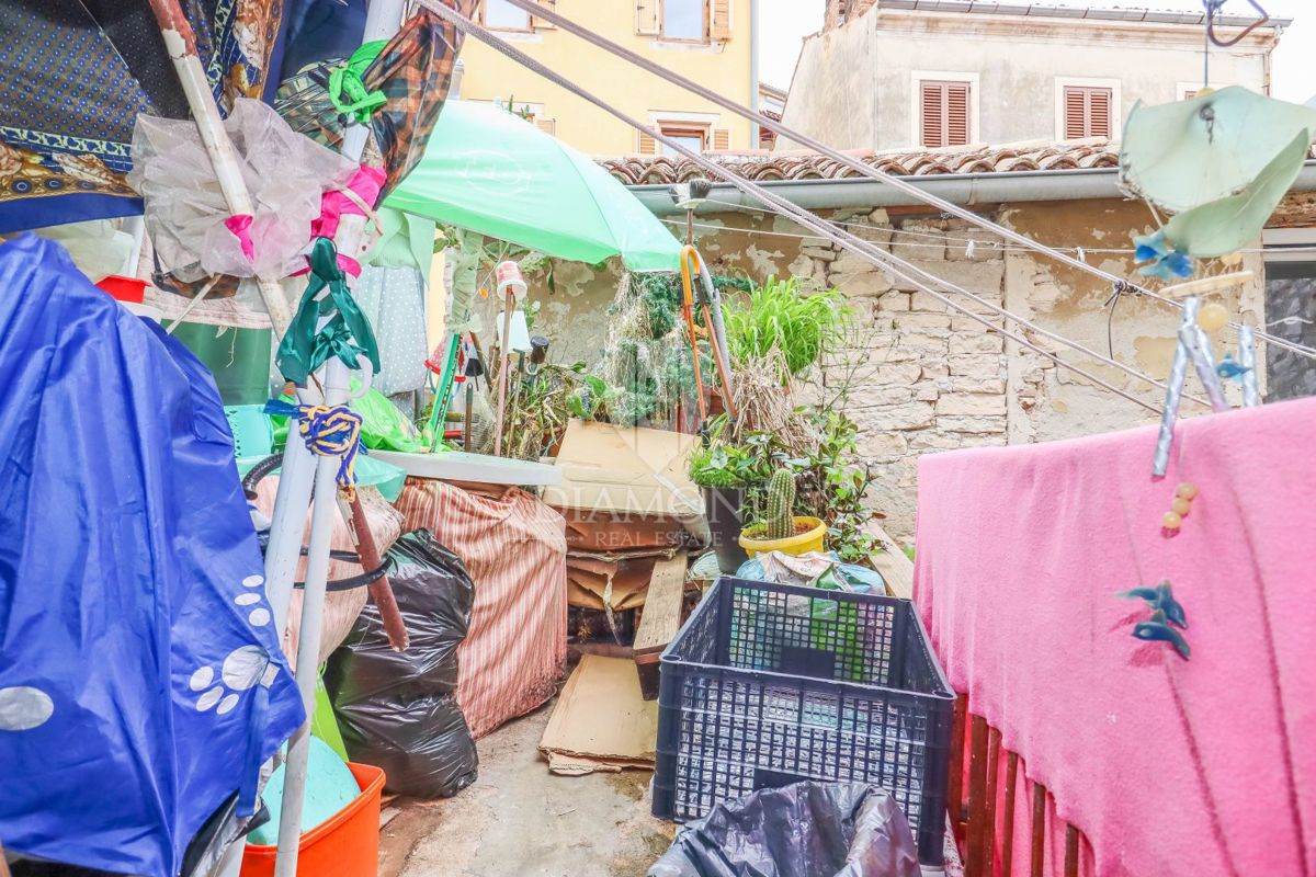 Rovinj, prostorno stanovanje za prenovo