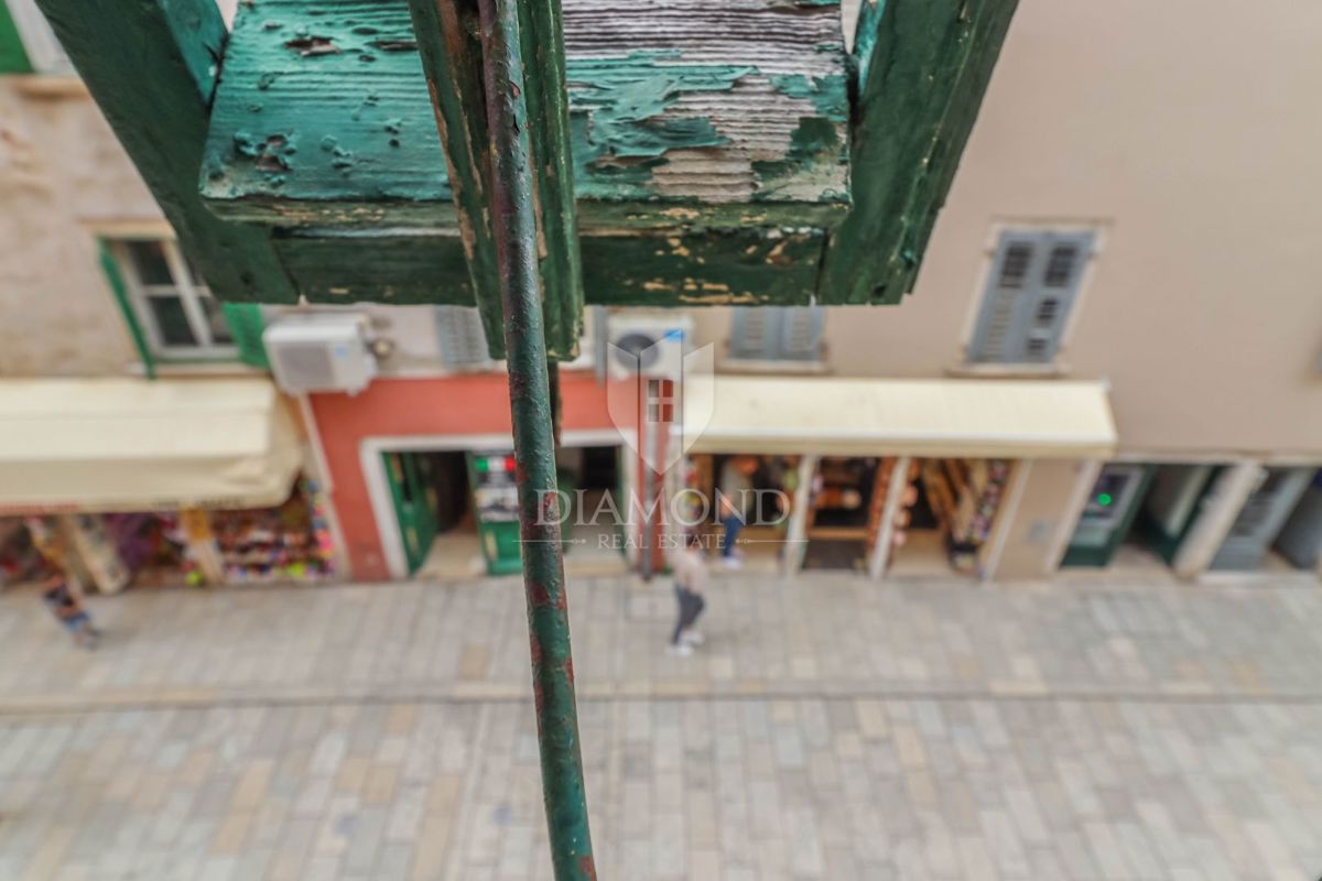 Rovinj, prostorno stanovanje za prenovo