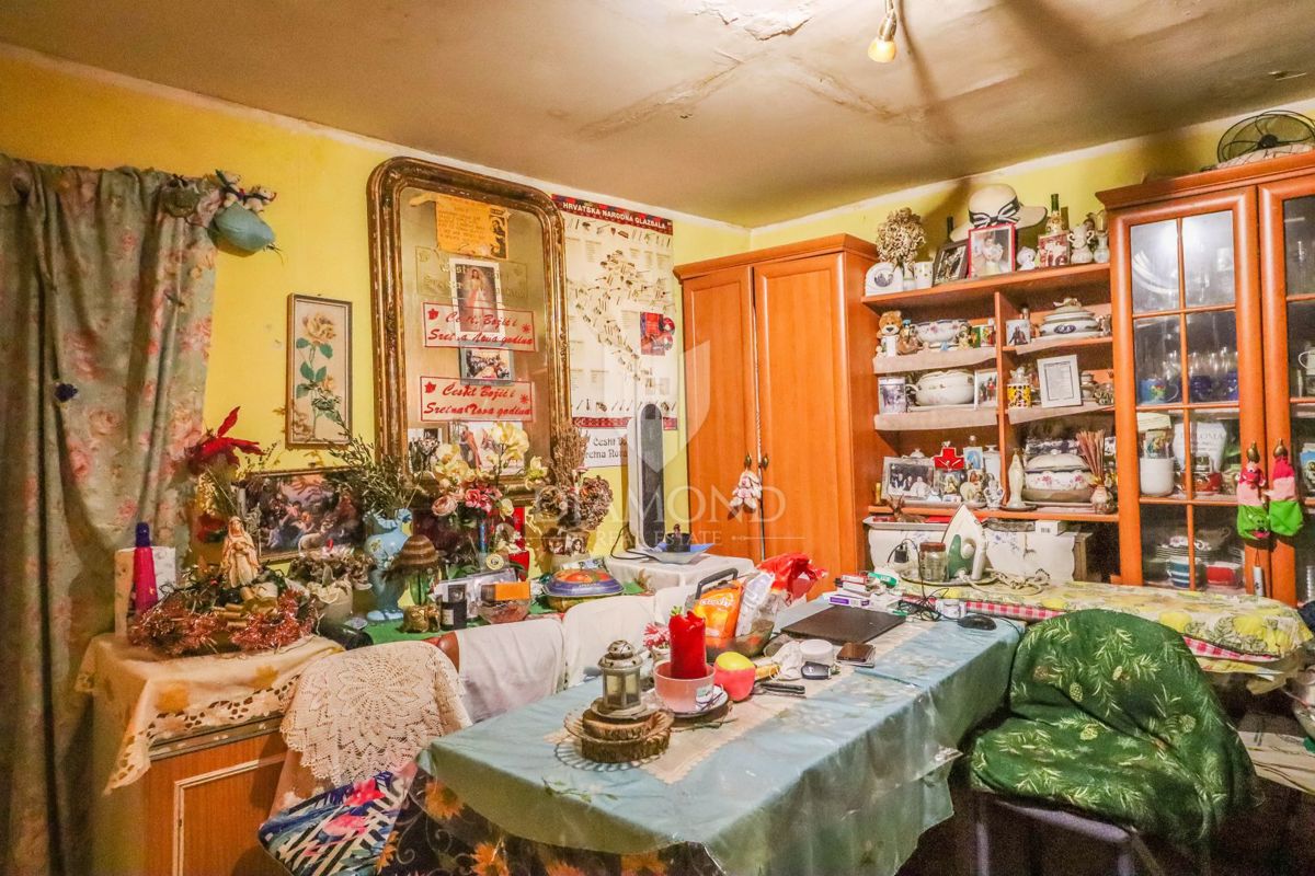 Rovinj, prostorno stanovanje za prenovo