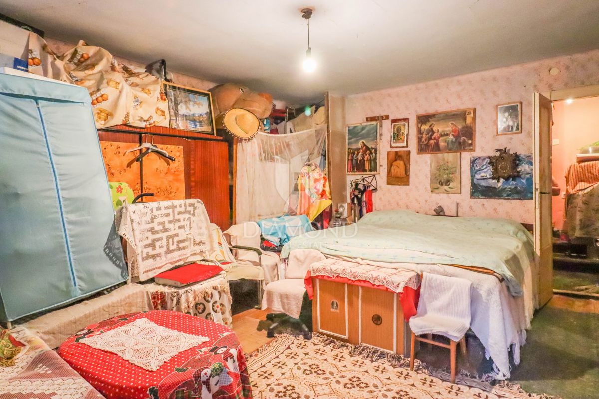 Rovinj, prostorno stanovanje za prenovo