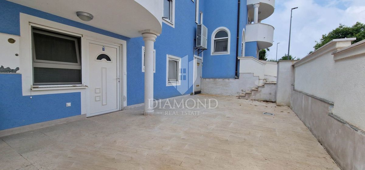 Novigrad, okolica, stanovanje 100 m2, 350m od morja!