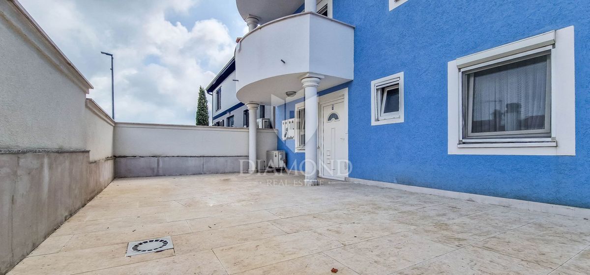 Novigrad, okolica, stanovanje 100 m2, 350m od morja!