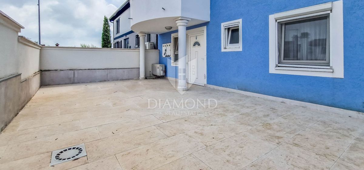 Novigrad, okolica, stanovanje 100 m2, 350m od morja!