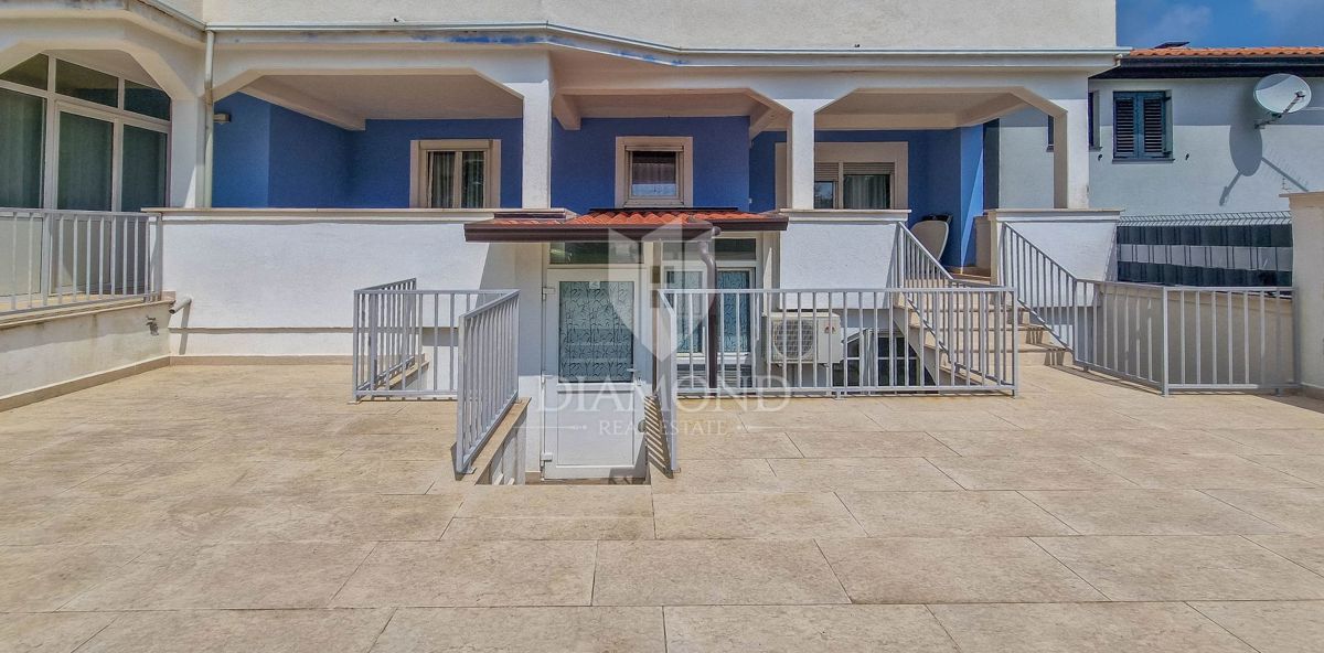 Novigrad, okolica, stanovanje 100 m2, 350m od morja!