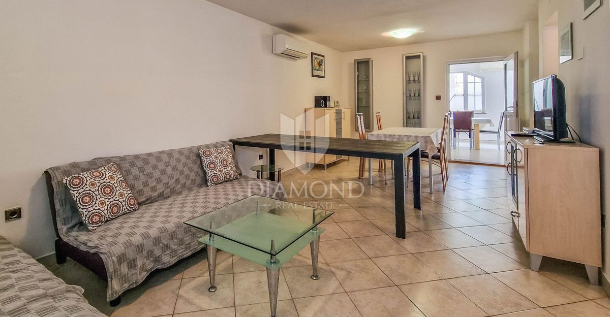Novigrad, okolica, stanovanje 100 m2, 350m od morja!