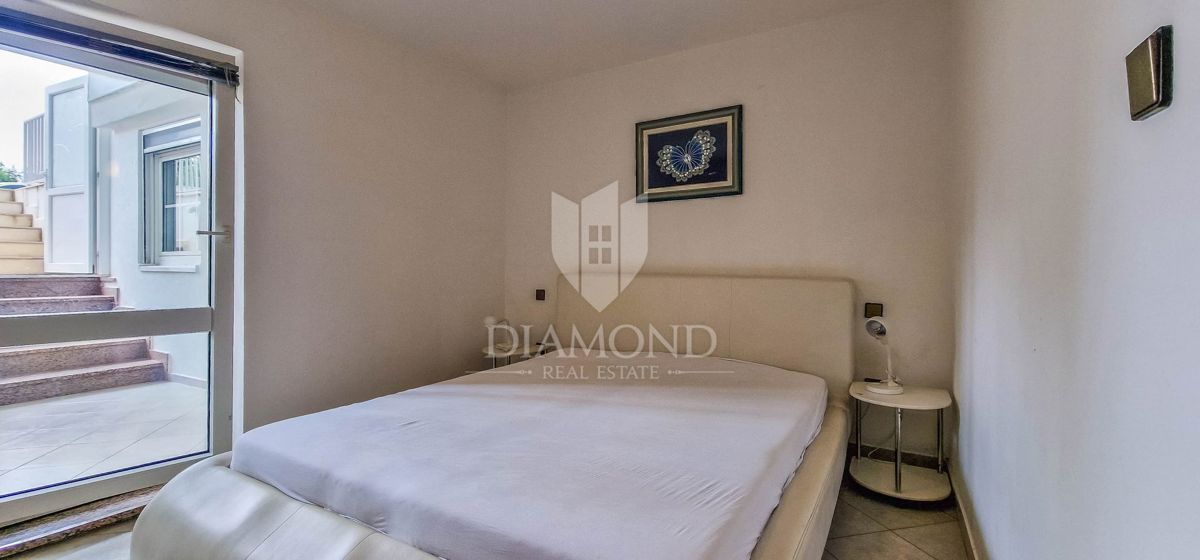 Novigrad, okolica, stanovanje 100 m2, 350m od morja!