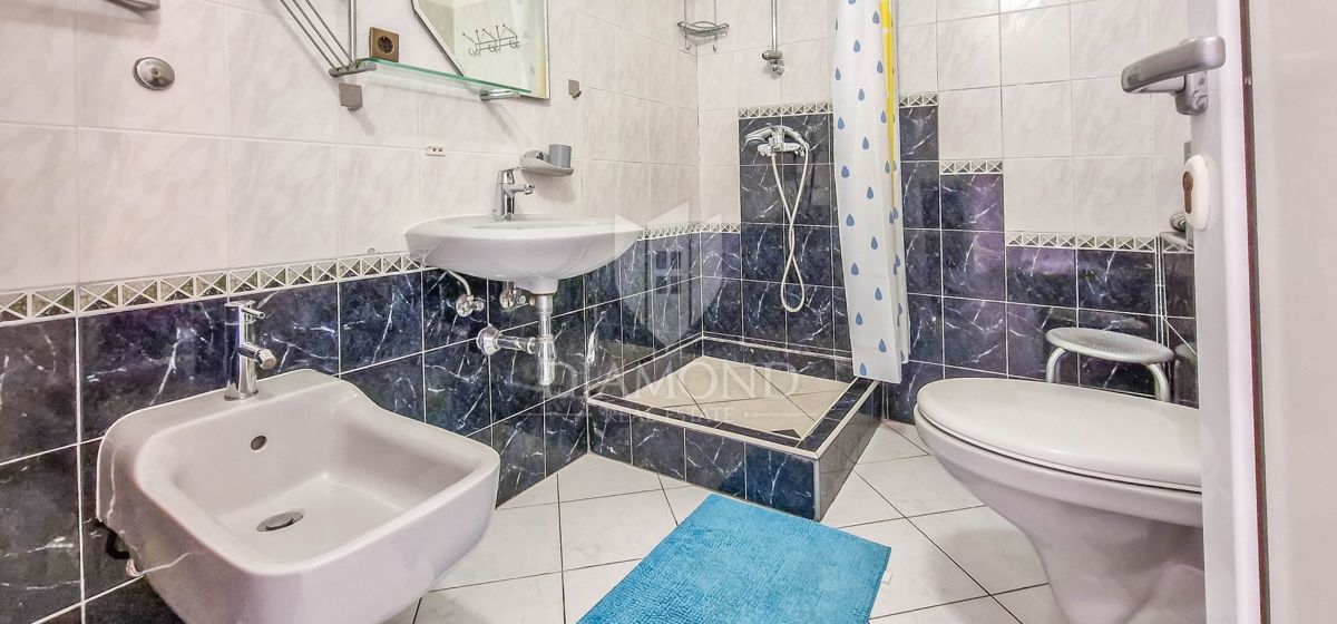 Novigrad, okolica, stanovanje 100 m2, 350m od morja!
