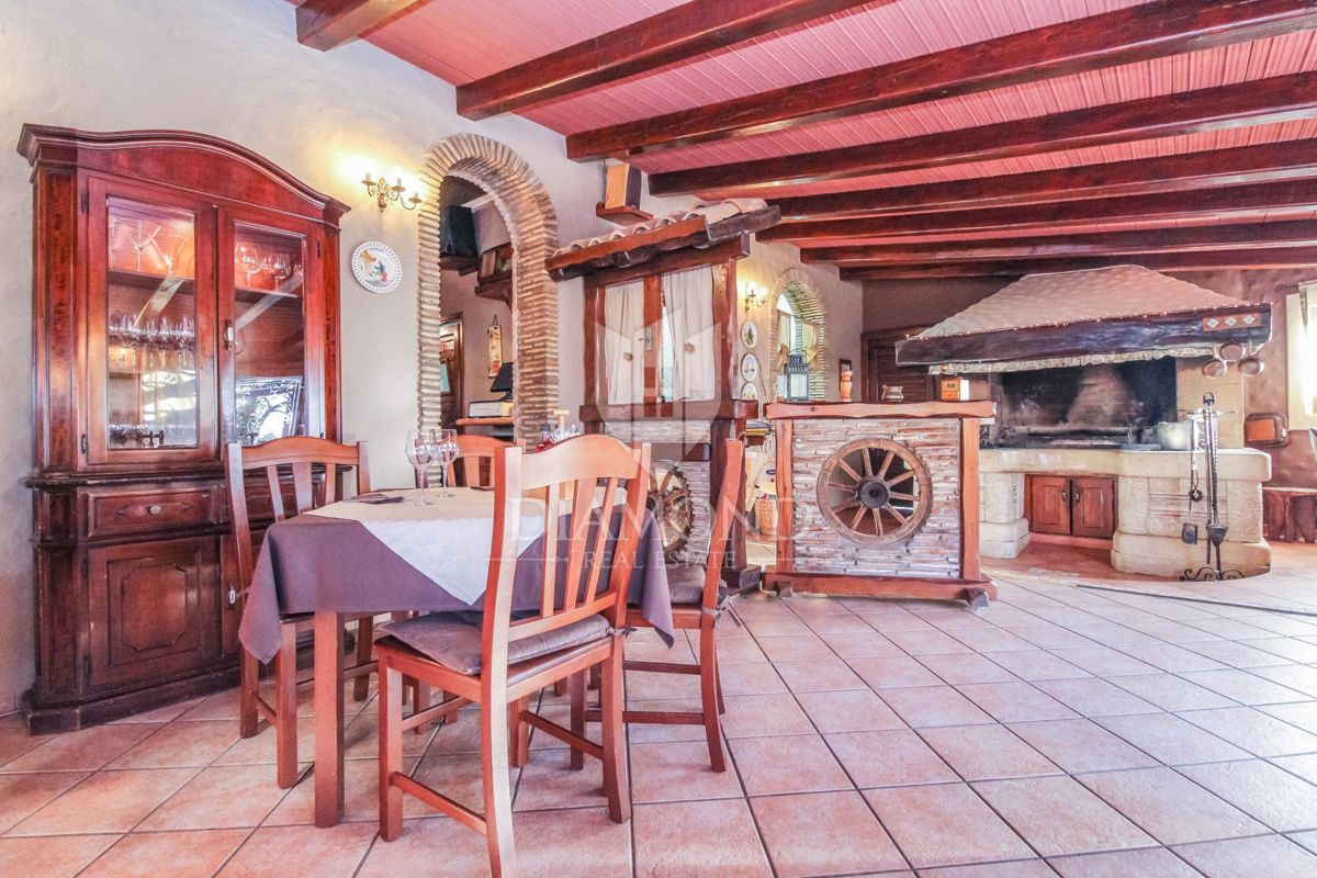 Poslovni prostor Zambratija, Umag, 270m2