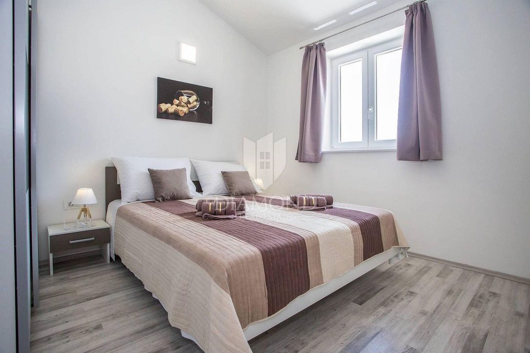 Labin, dvojna hiša z bazenom 