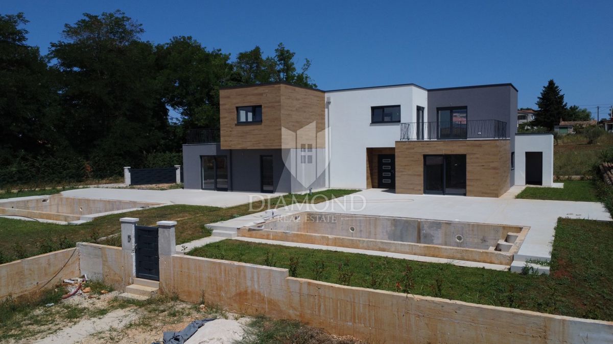 Poreč, okolica, moderna polpritlična hiša z bazenom
