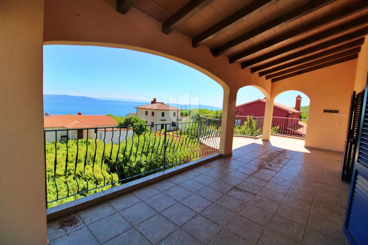 HIŠA S PANORAMSKIM POGLEDOM NA MORJE, RABAC