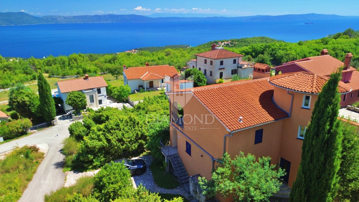 HIŠA S PANORAMSKIM POGLEDOM NA MORJE, RABAC
