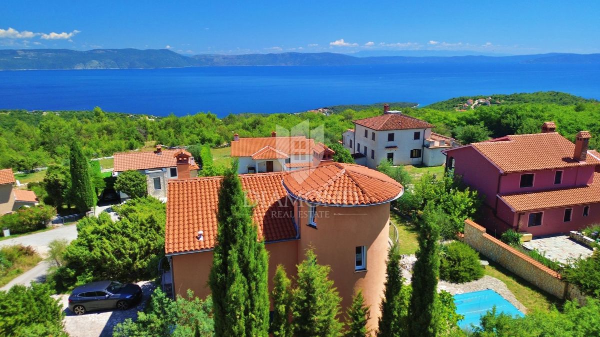 HIŠA S PANORAMSKIM POGLEDOM NA MORJE, RABAC