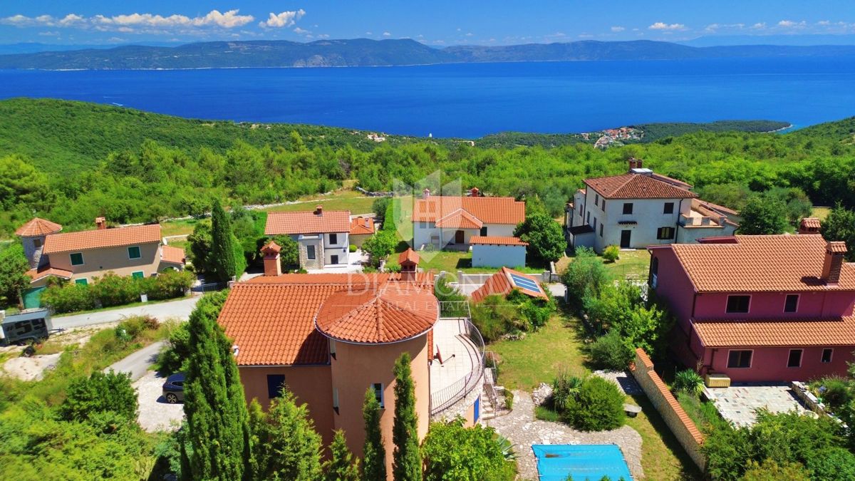 HIŠA S PANORAMSKIM POGLEDOM NA MORJE, RABAC