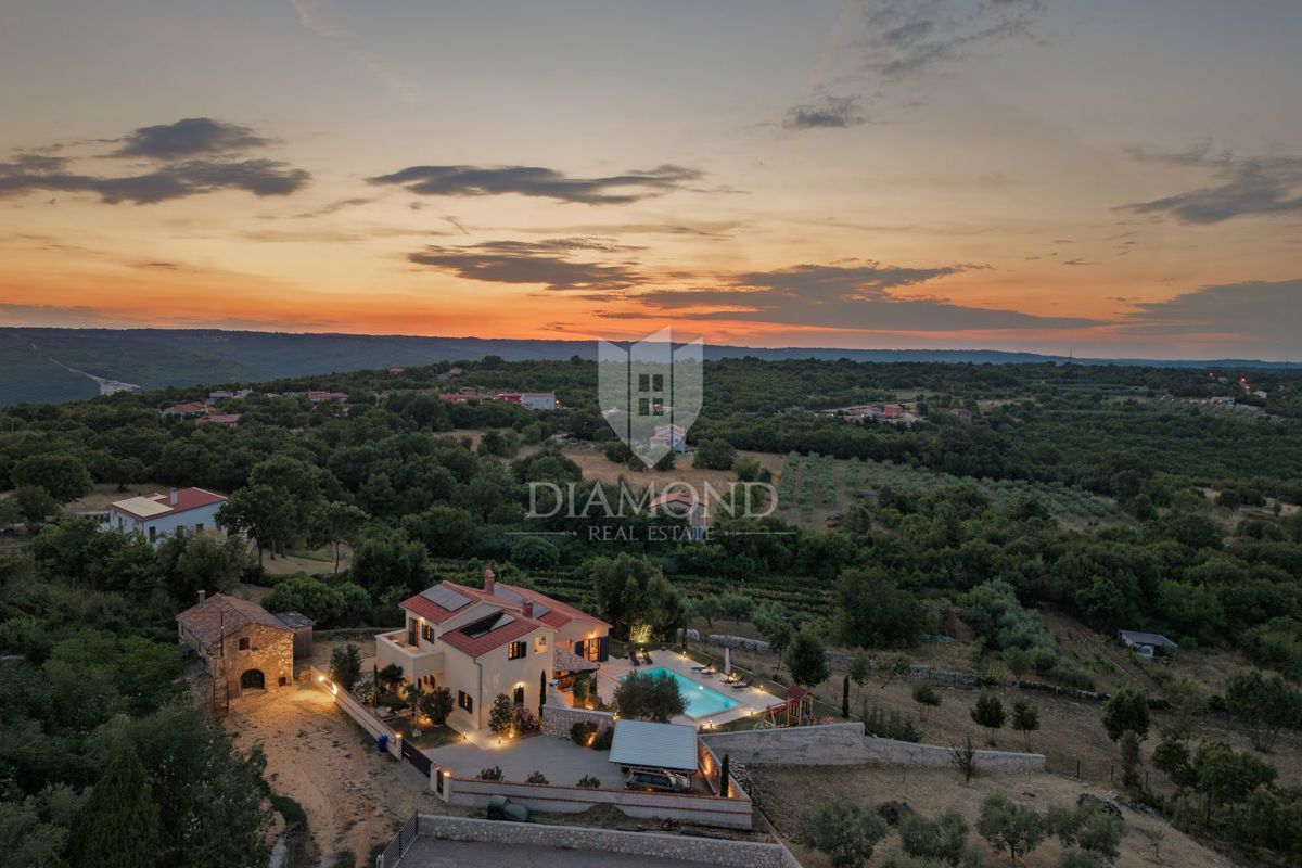 Labin, luksuzna vila s panoramskim razgledom