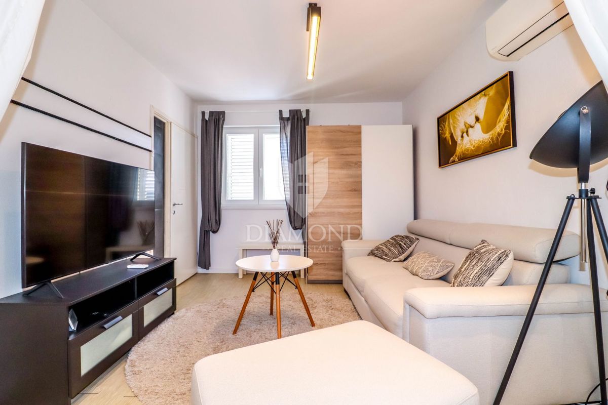 Rovinj, dva apartmaja v središču mesta za investicijo