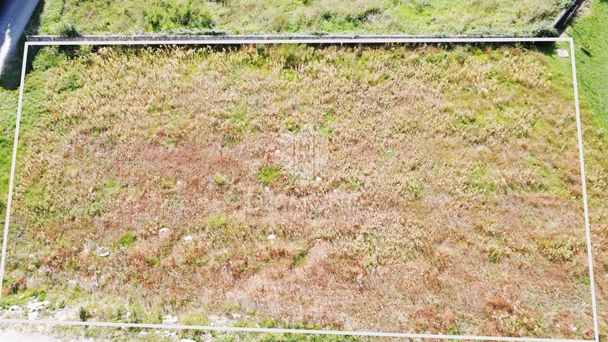 Poreč – zemljišče 771 m² z dovoljenjem za vilo in bazen