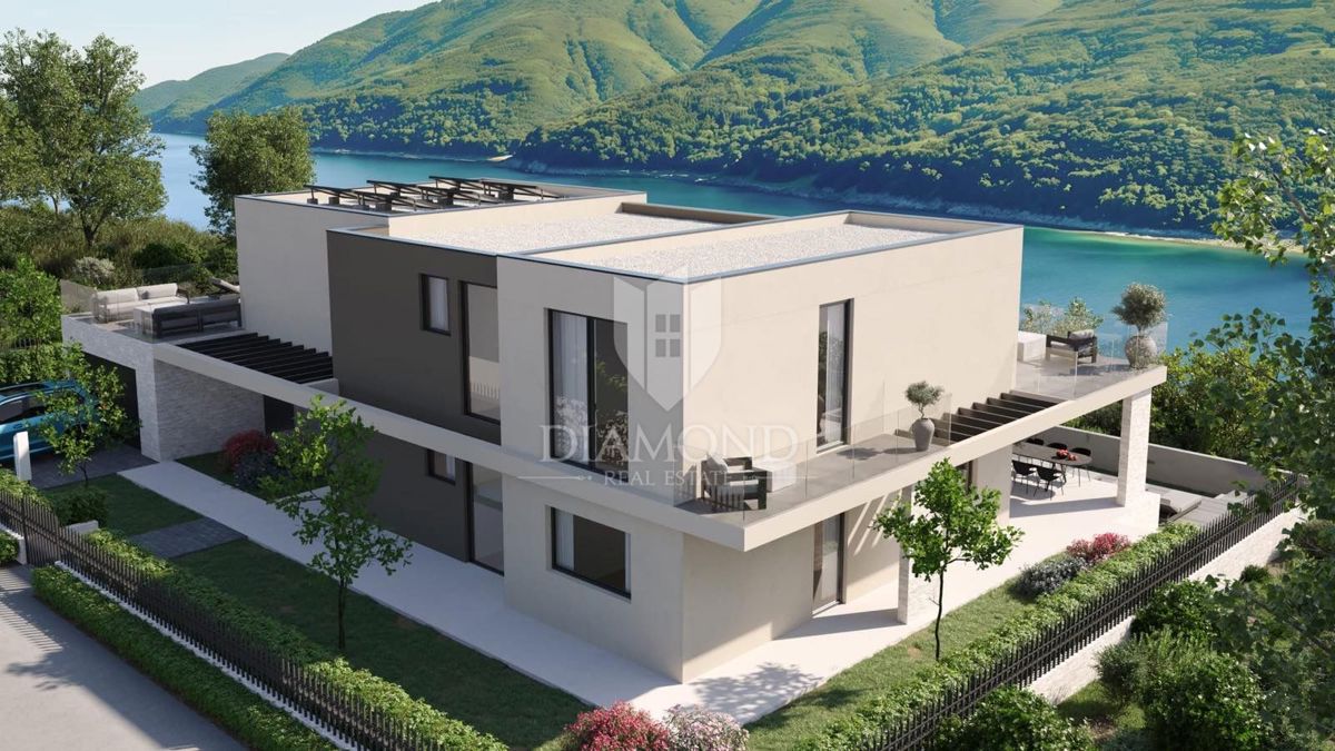 RABAC, OKOLICA, 80 M OD MORJA, OČARLJIVA NEOPREMLJENA VILA