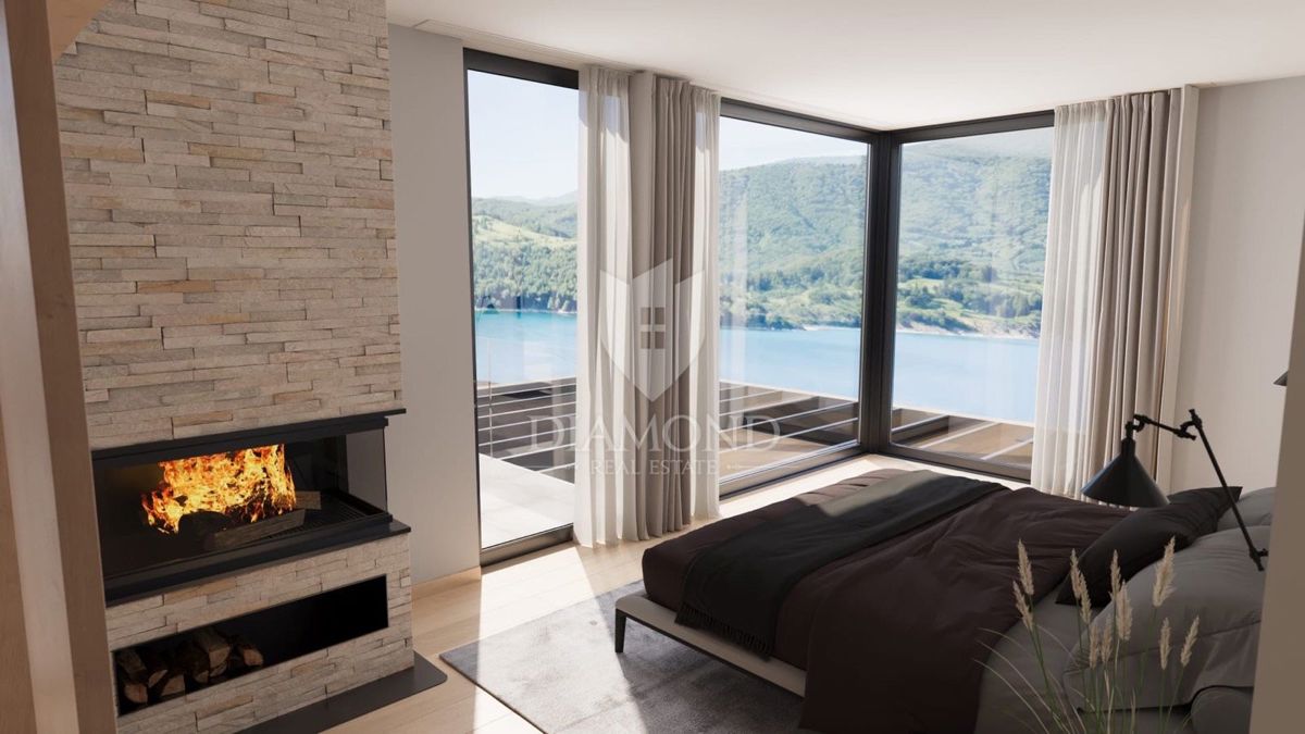 RABAC, OKOLICA, 80 M OD MORJA, OČARLJIVA NEOPREMLJENA VILA