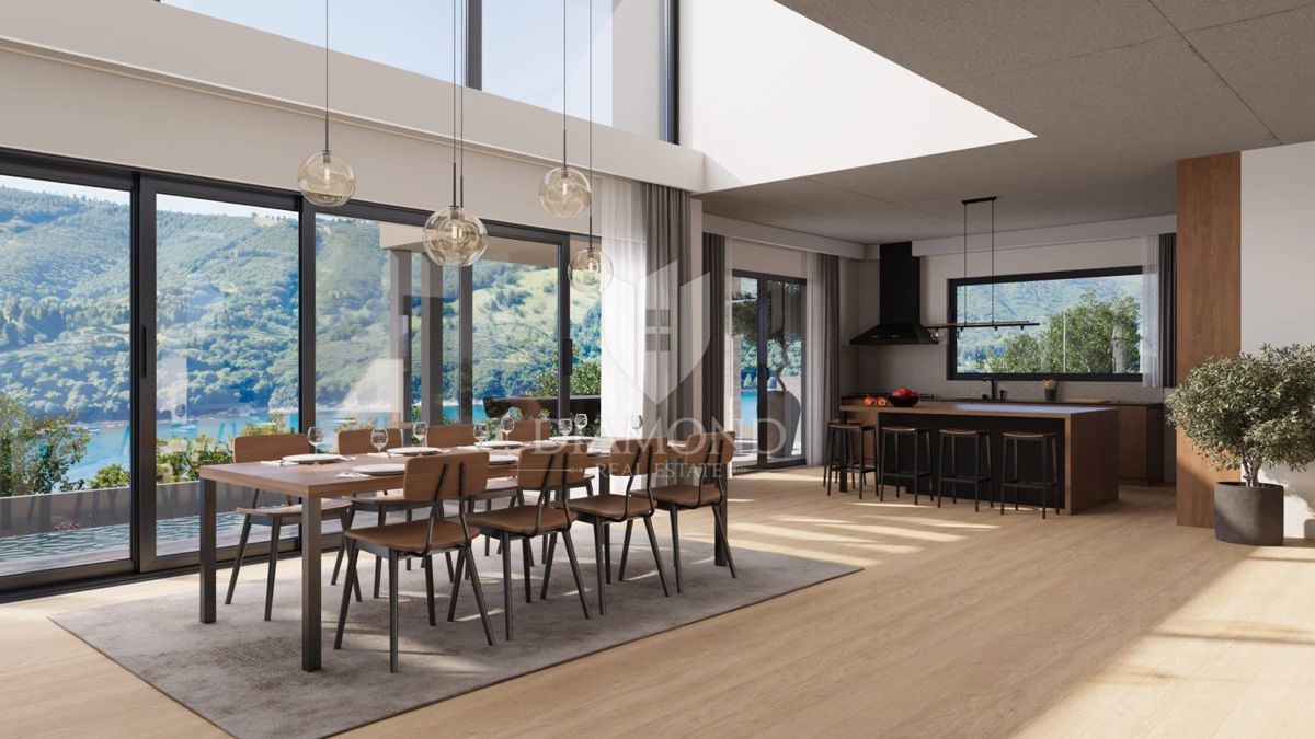 RABAC, OKOLICA, 80 M OD MORJA, OČARLJIVA NEOPREMLJENA VILA