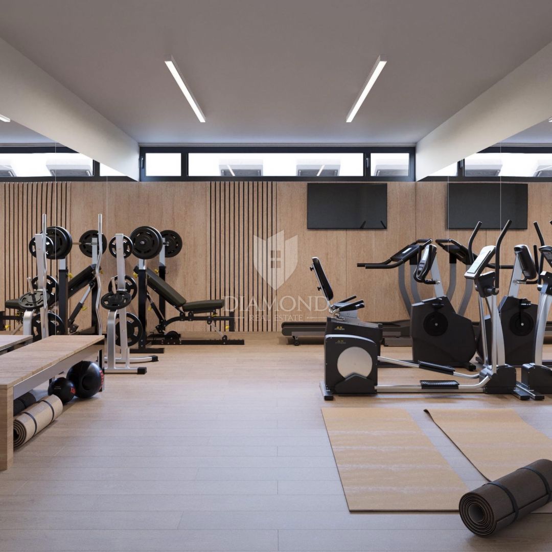 RABAC, OKOLICA, 80 M OD MORJA, OČARLJIVA NEOPREMLJENA VILA