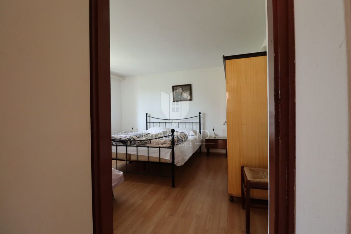 Umag, hiša 250 m2 s 4 apartmaji in 1.000 m2 vrta 