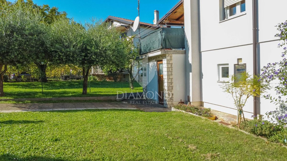 Umag, hiša 250 m2 s 4 apartmaji in 1.000 m2 vrta 
