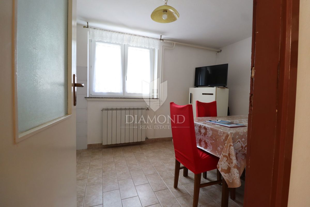 Umag, hiša 250 m2 s 4 apartmaji in 1.000 m2 vrta 