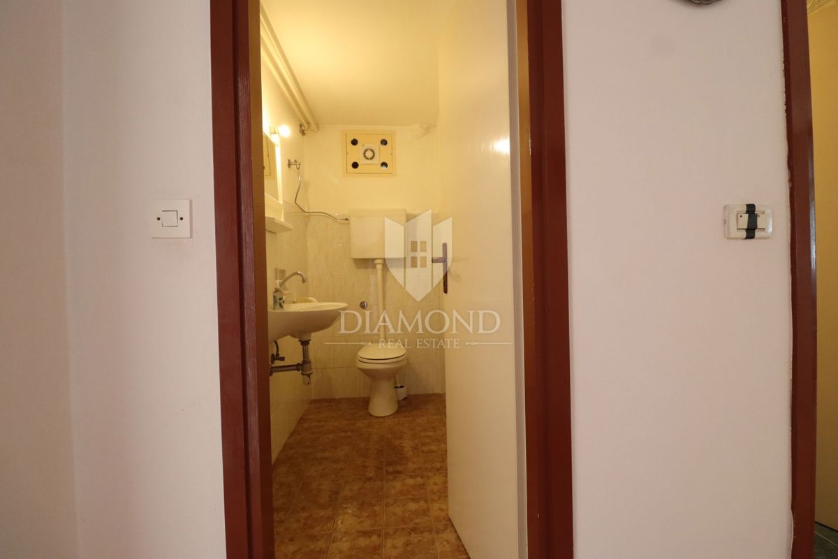 Umag, hiša 250 m2 s 4 apartmaji in 1.000 m2 vrta 