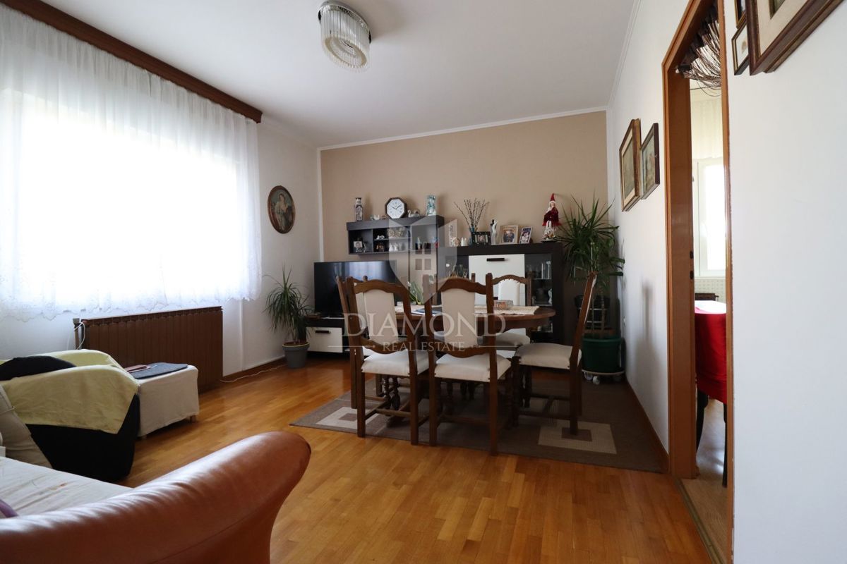 Umag, hiša 250 m2 s 4 apartmaji in 1.000 m2 vrta 